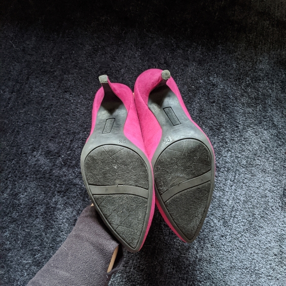 Gorgeous Pumps - Picture 3 of 3